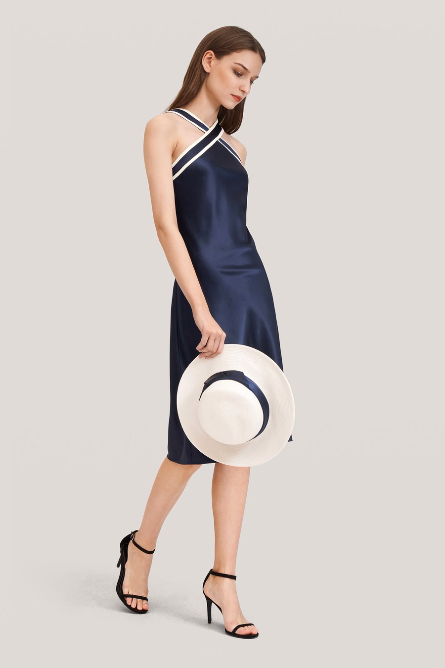 Abito Halter-Neck in Seta Lucida Camelia