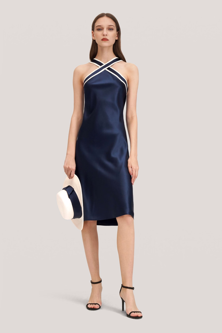 Abito Halter-Neck in Seta Lucida Camelia