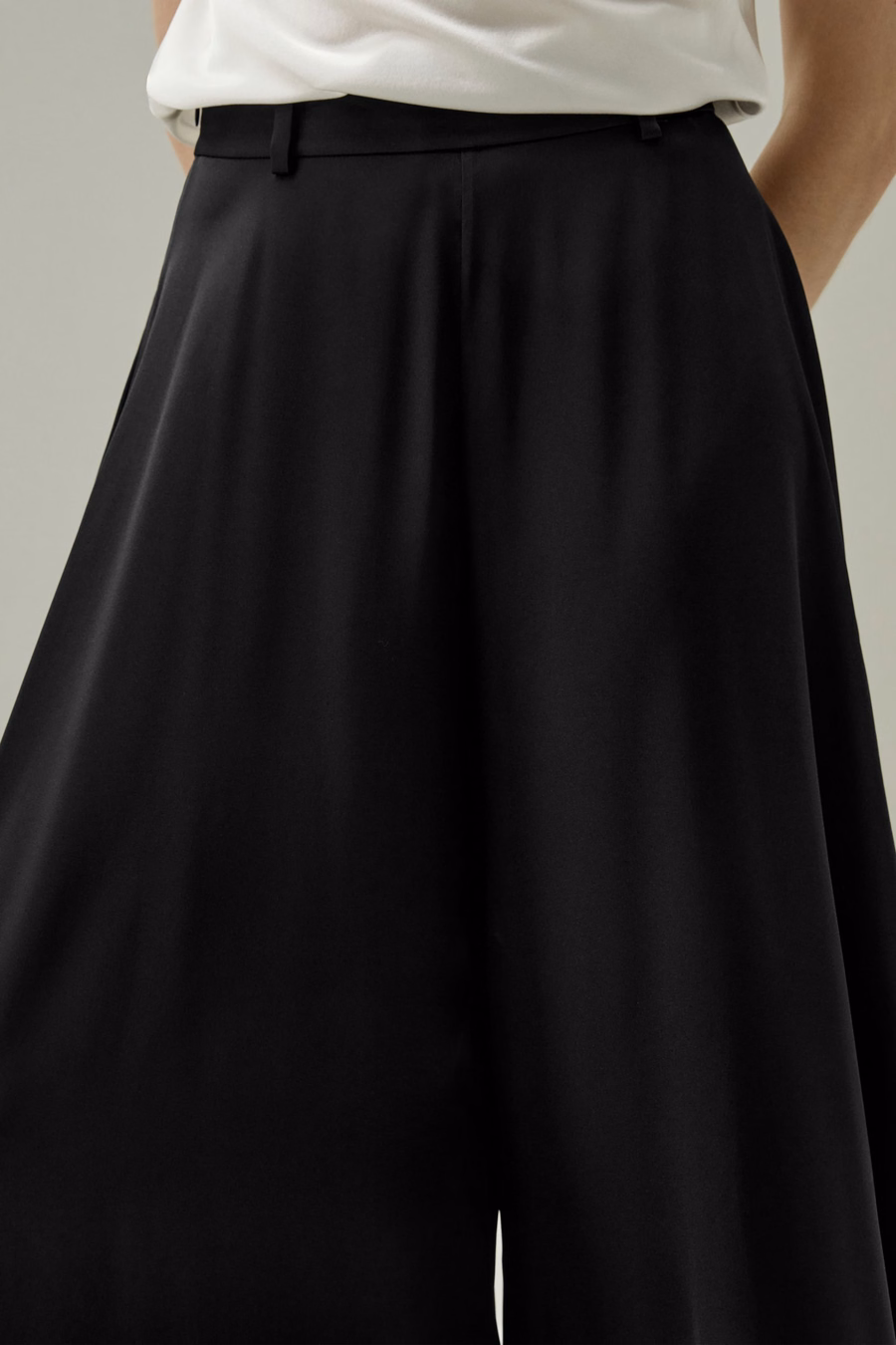 Pantaloni in seta a gamba larga