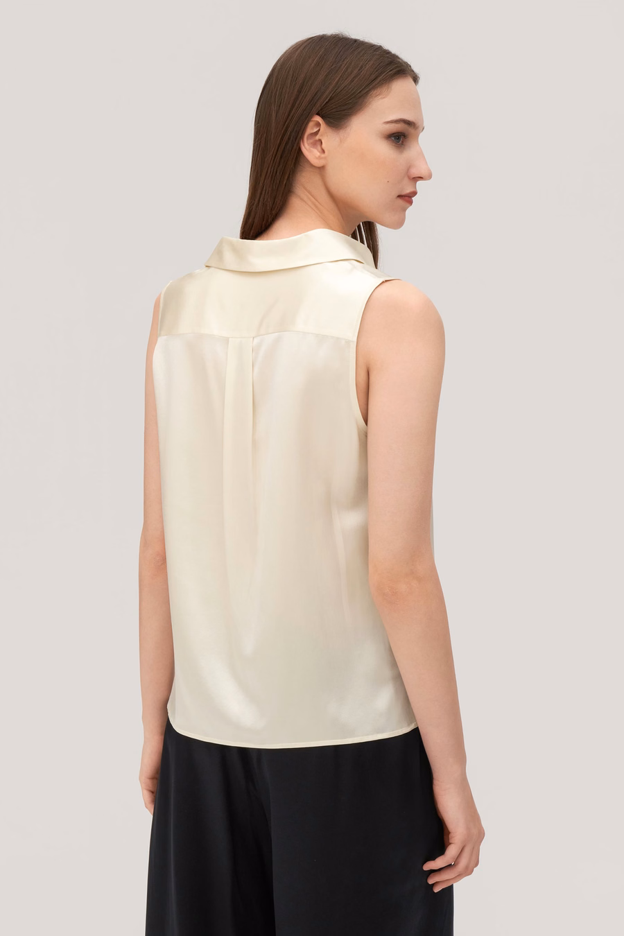 Camicia Viola in Seta Senza Maniche a V per Donna