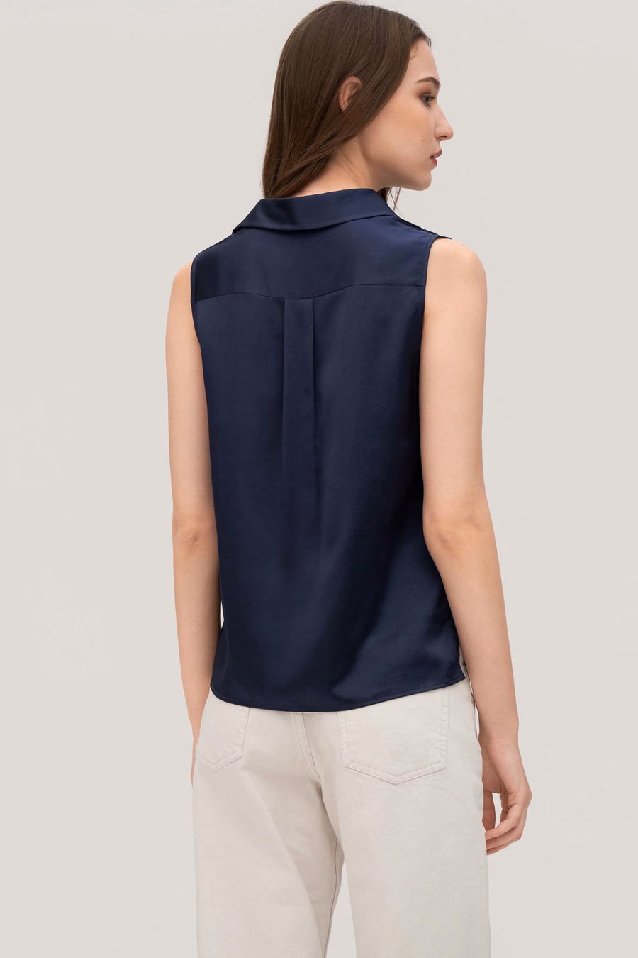 Camicia Viola in Seta Senza Maniche a V per Donna