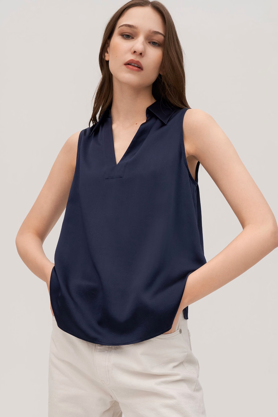 Camicia Viola in Seta Senza Maniche a V per Donna