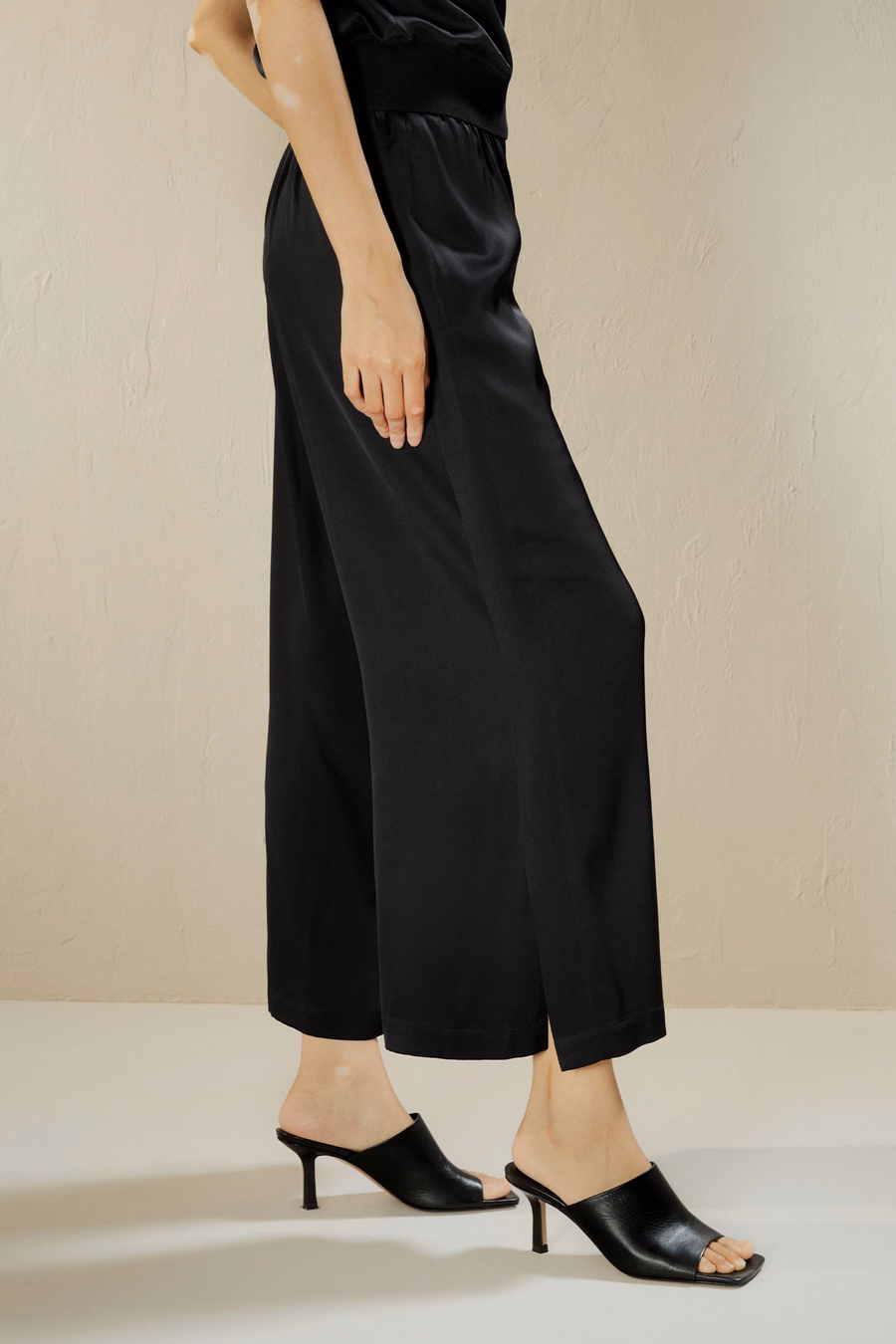 Pantaloni in seta cropped a gamba larga