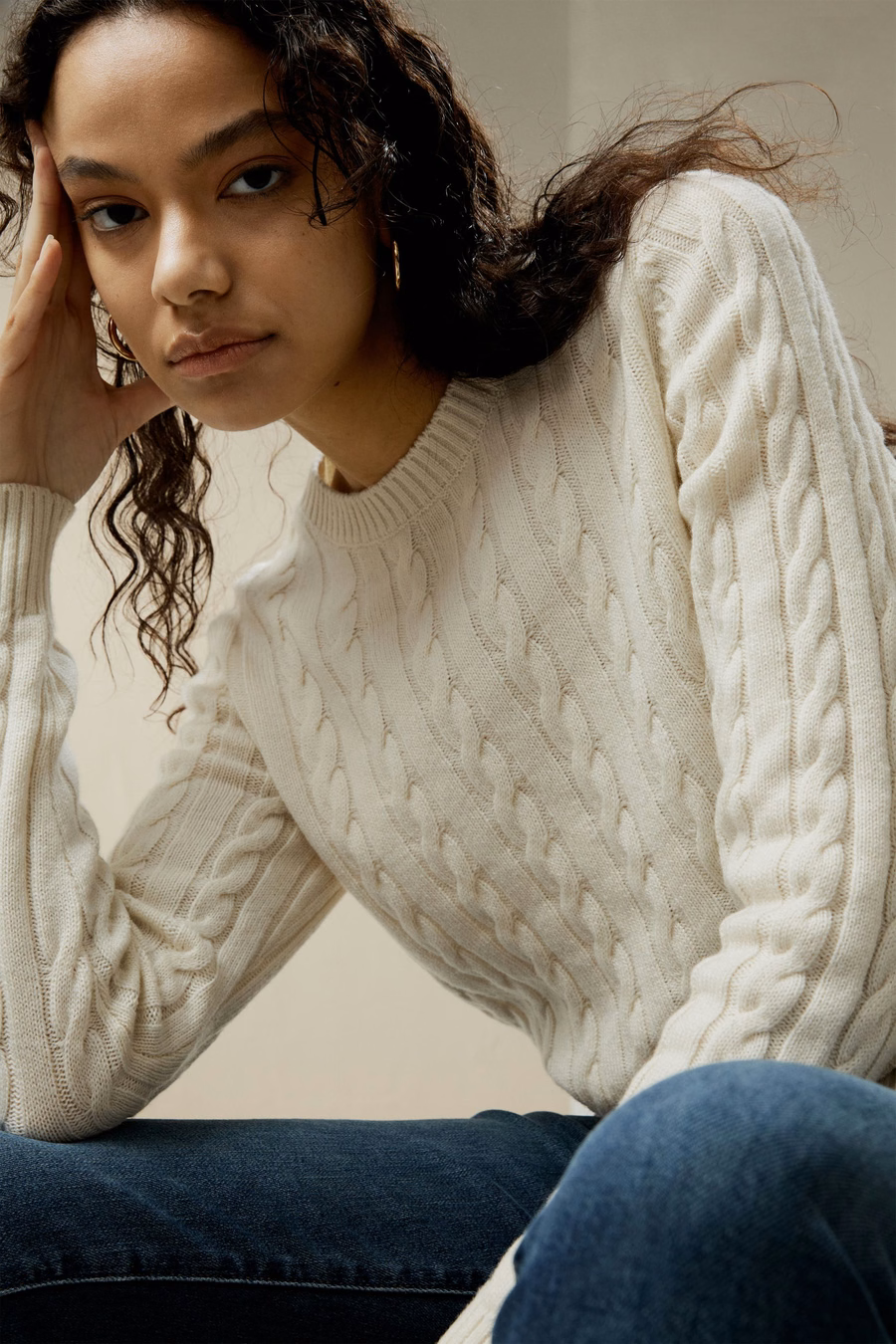 Maglione classico a trecce con bordi a coste