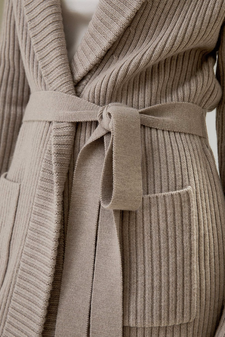 Cardigan con colletto a scialle in lana merino
