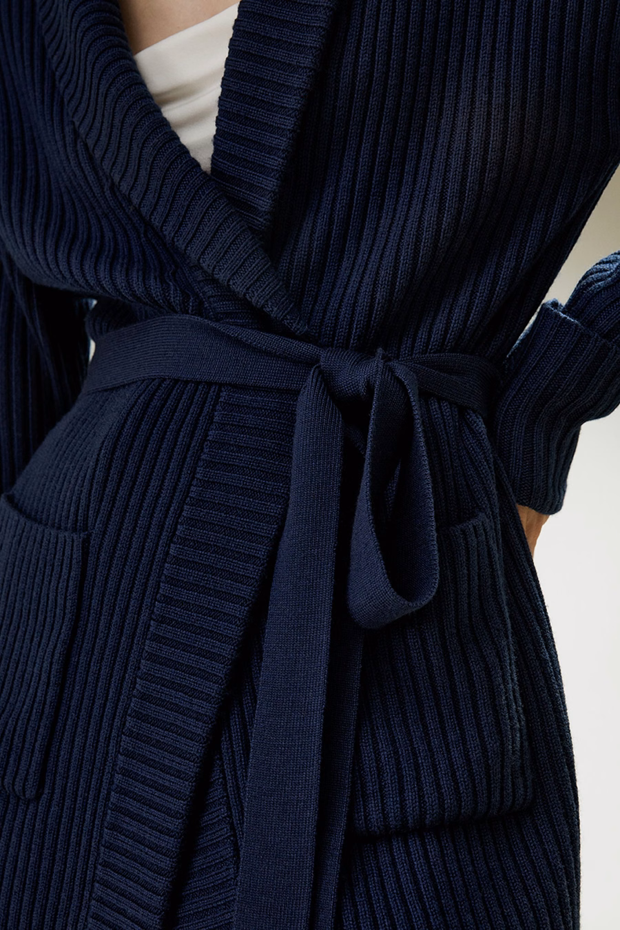 Cardigan con colletto a scialle in lana merino