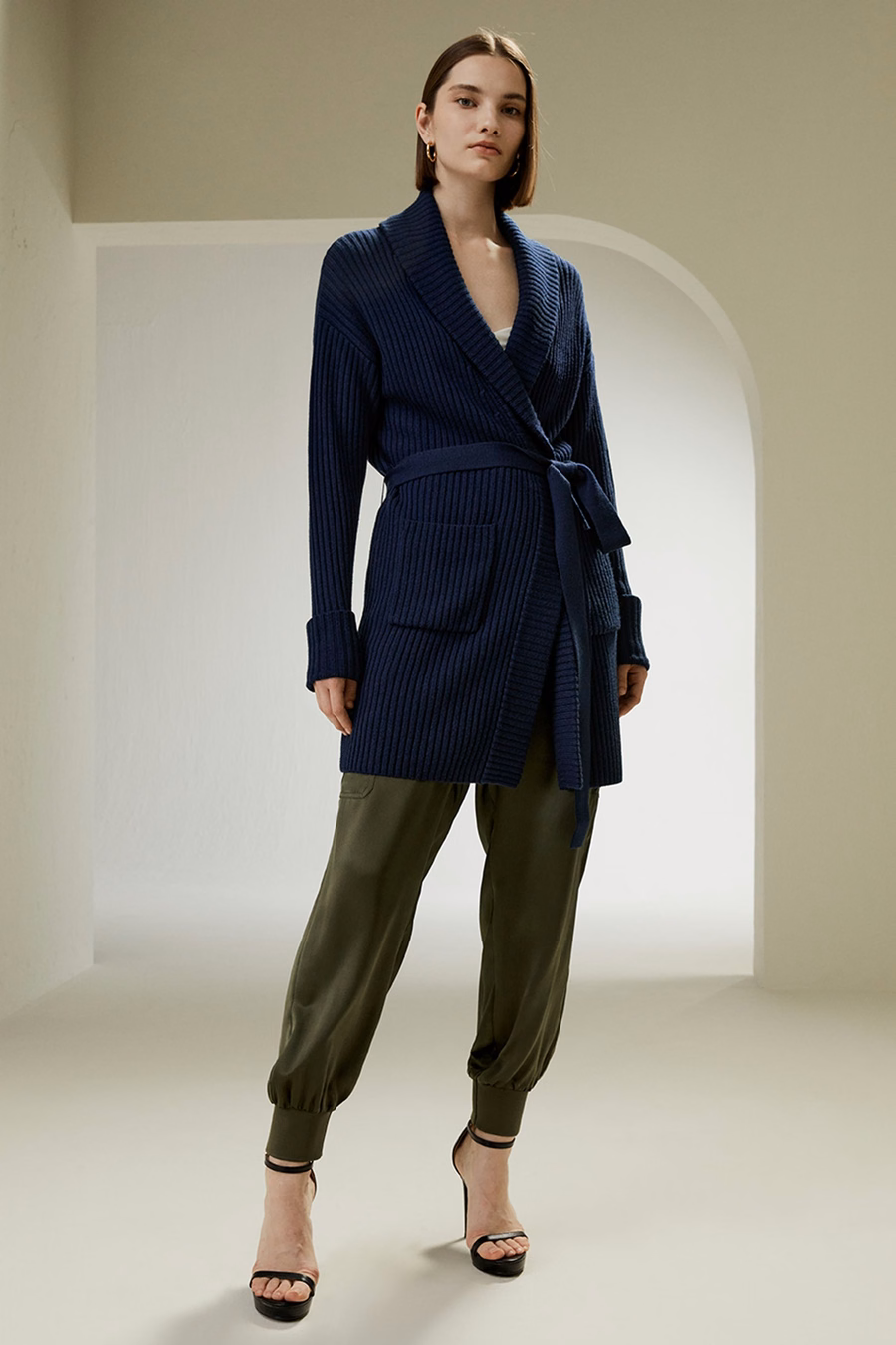 Cardigan con colletto a scialle in lana merino