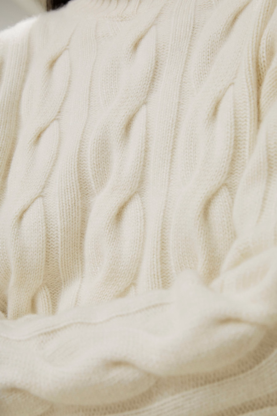 Maglione a collo alto in cashmere a maglia cable
