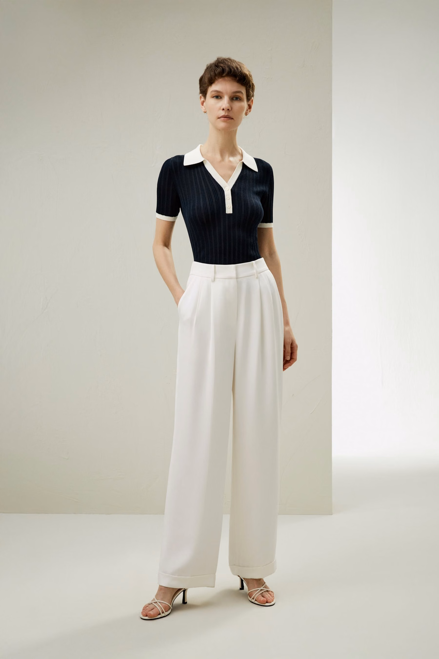 Top in maglia di seta a costine con scollatura a V