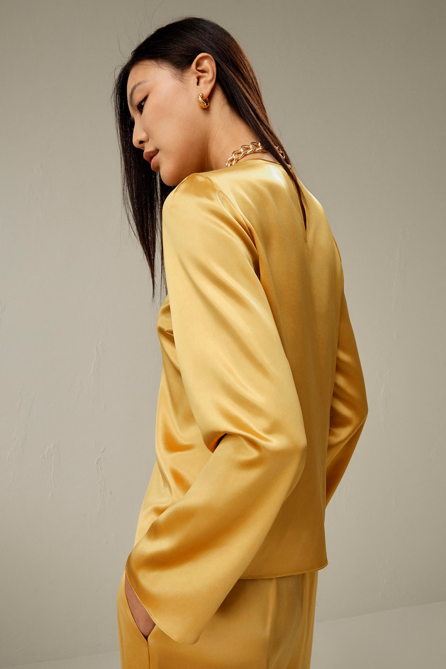 Top di Seta a Maniche Lunghe Minimalista