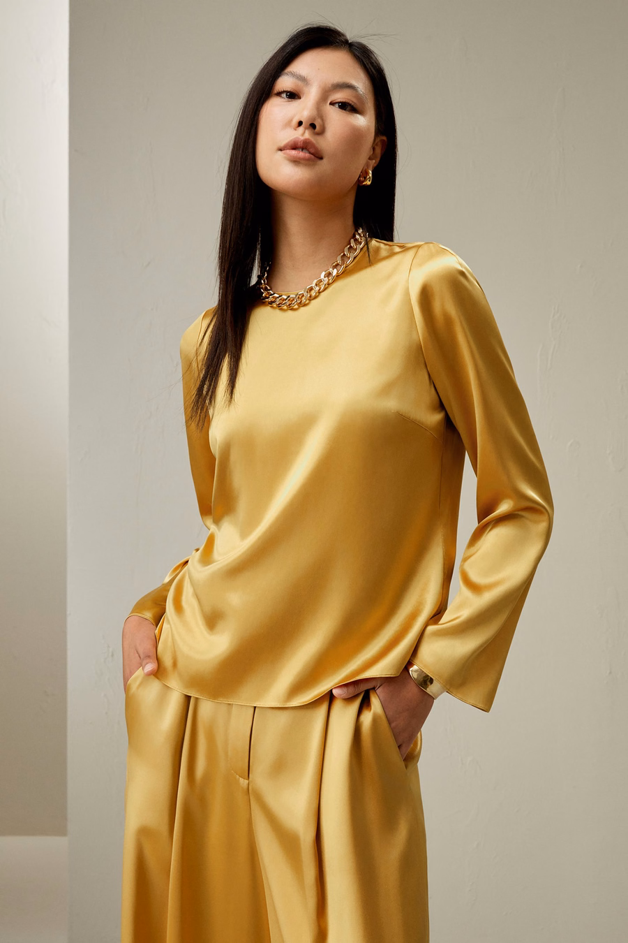 Top di Seta a Maniche Lunghe Minimalista