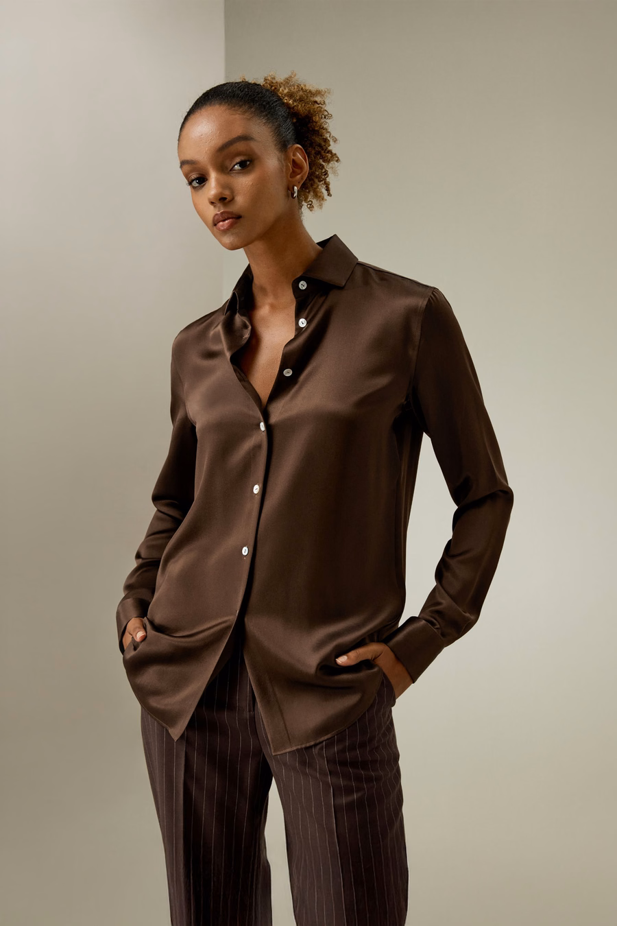 Camicia di seta con colletto a punta