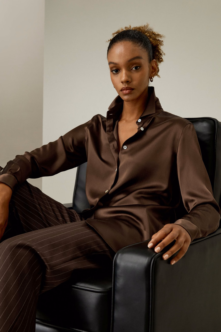 Camicia di seta con colletto a punta