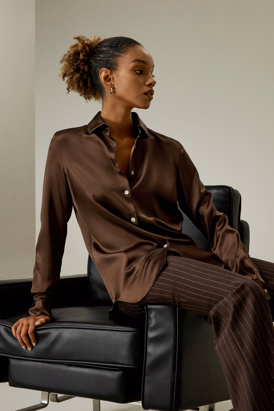 Camicia di seta con colletto a punta