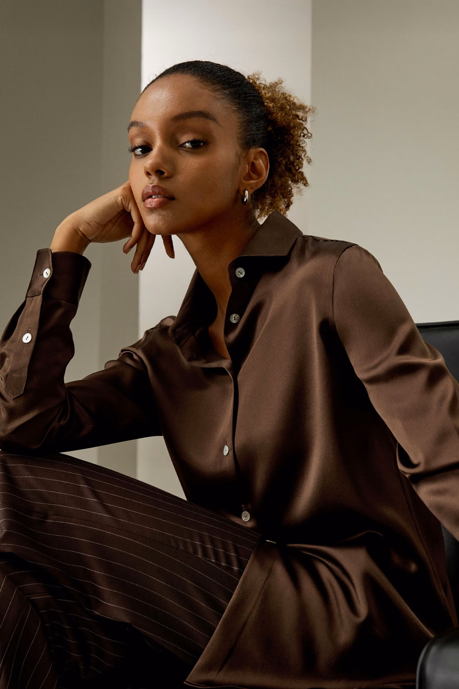 Camicia di seta con colletto a punta
