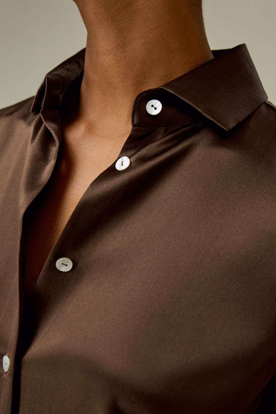 Camicia di seta con colletto a punta