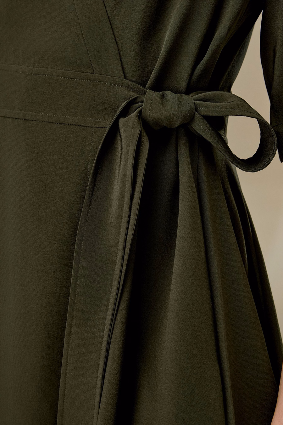 Vestito Wrap con Cravatta Frontale