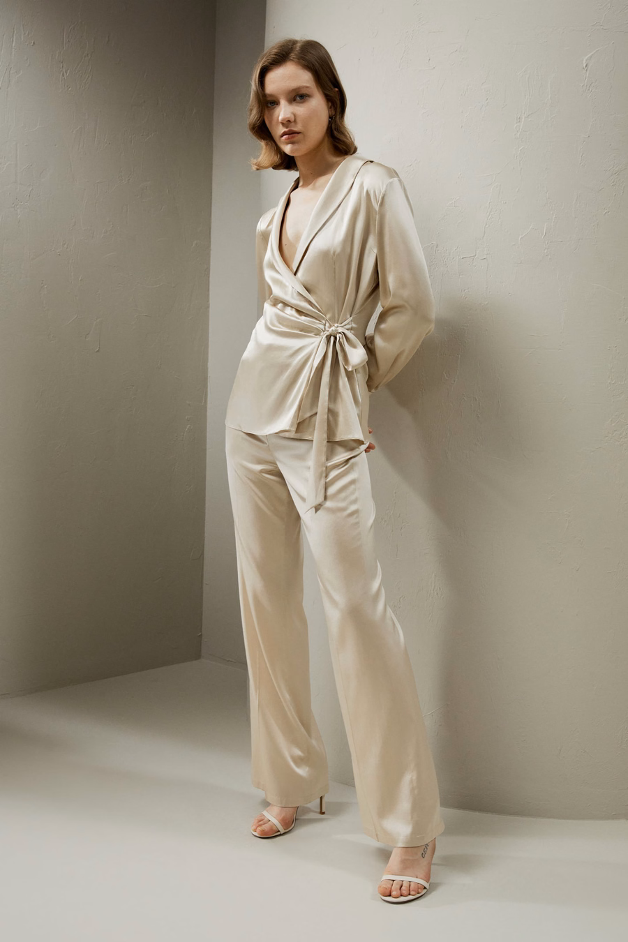 Blazer in seta con cintura legata