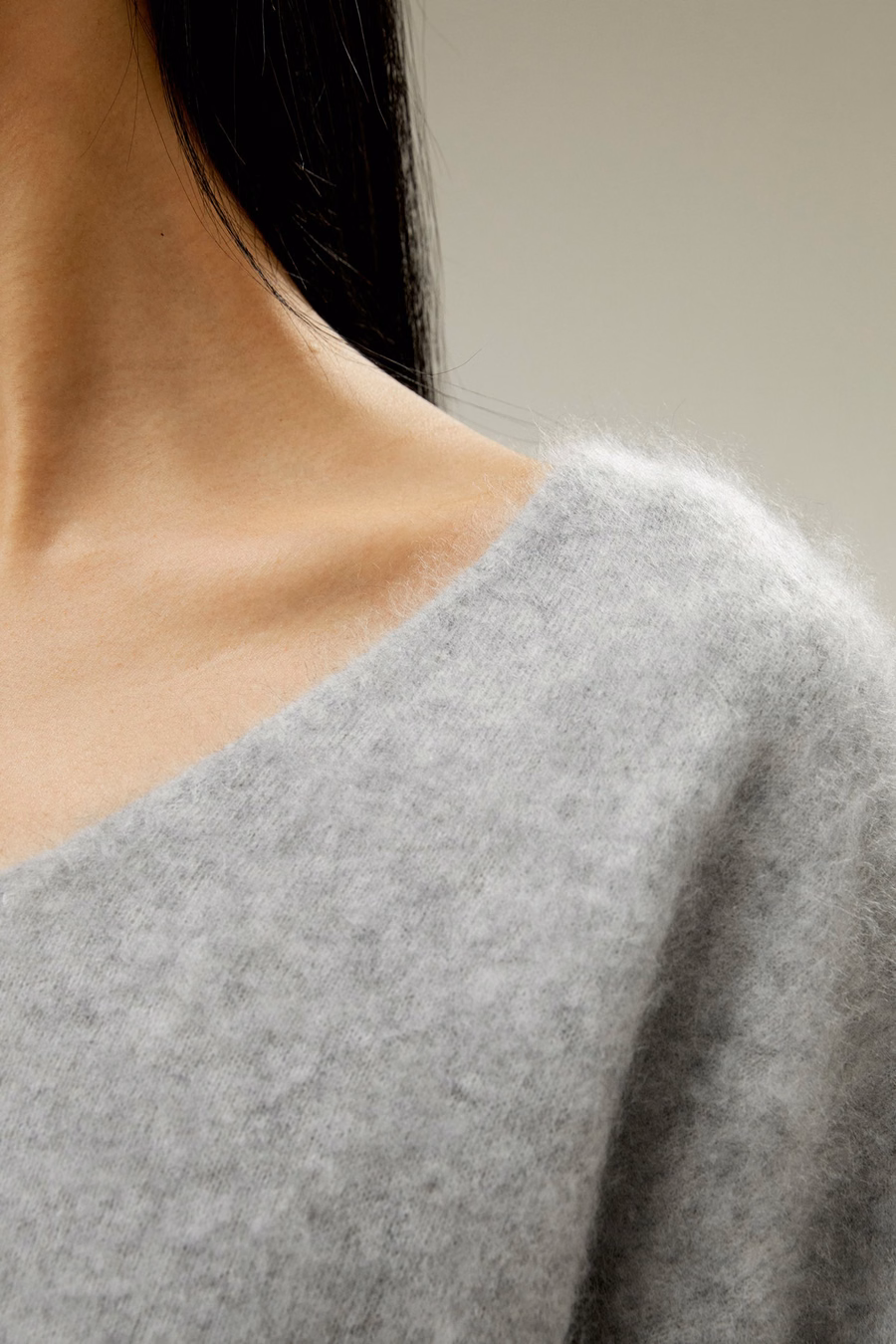 Pull in cashmere con scollo a V spazzolato