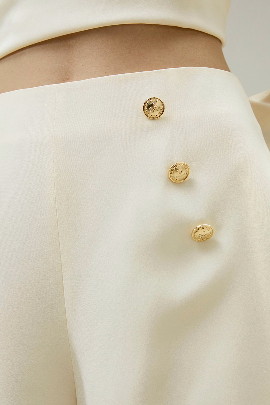 Shorts a Vita Alta con Dettagli in Bottone