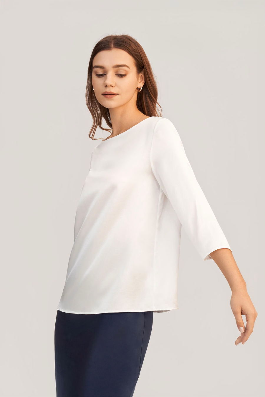Blusa in seta con collo a barca e maniche 3/4