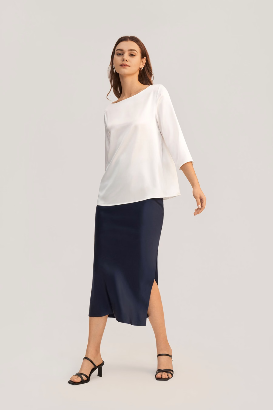 Blusa in seta con collo a barca e maniche 3/4