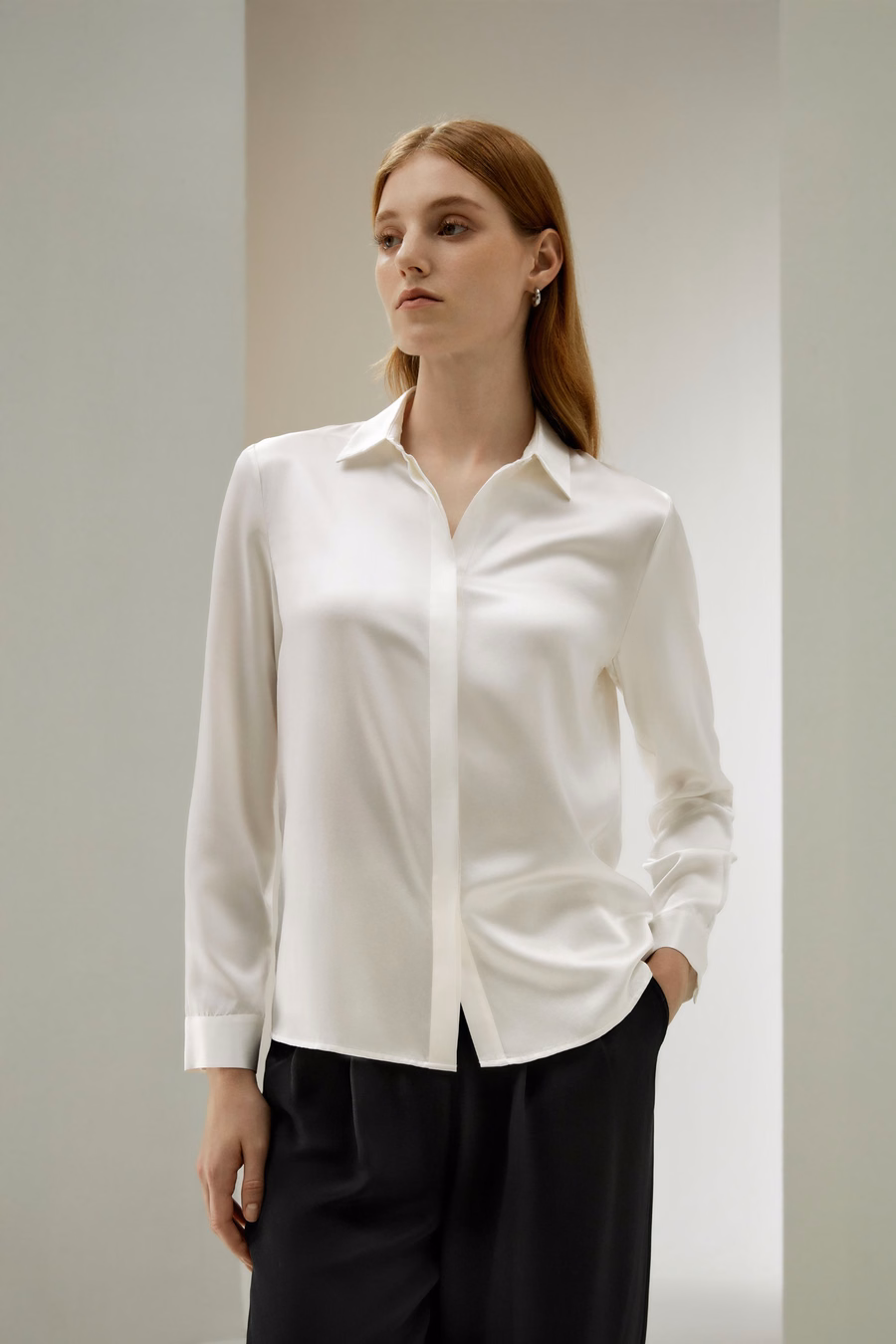 Camicia in seta con pattina nascosta di base