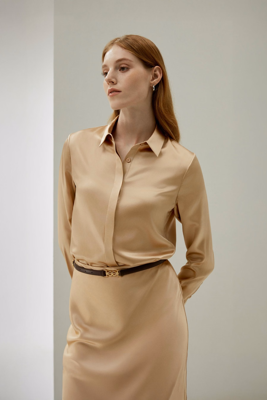 Camicia in seta con pattina nascosta di base