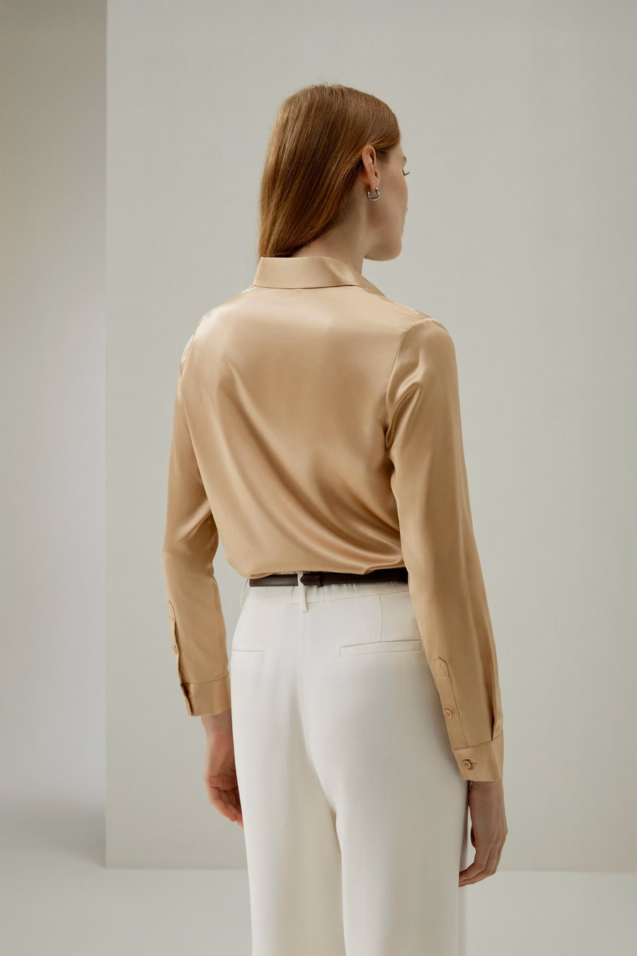 Camicia in seta con pattina nascosta di base