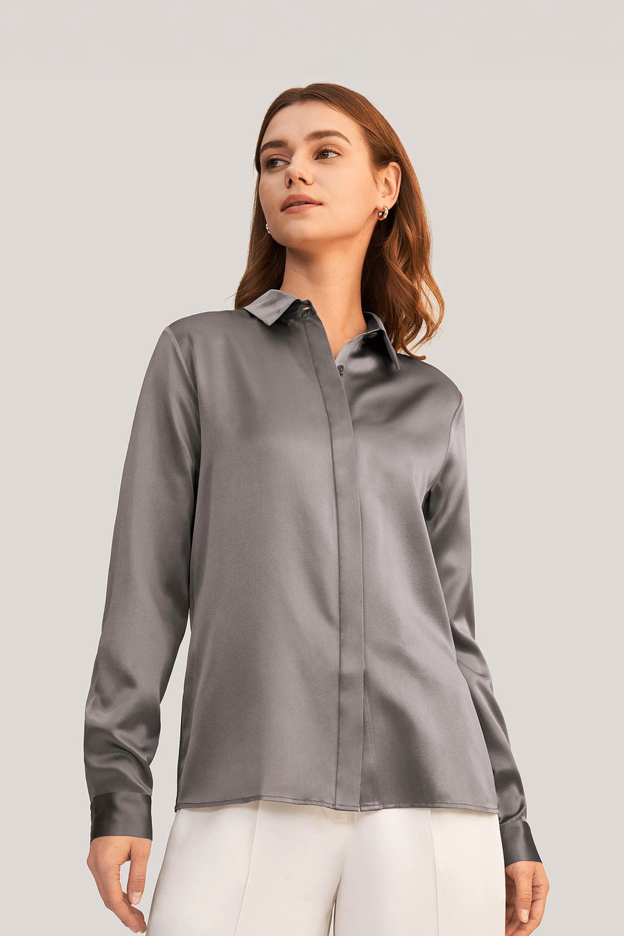 Camicia in seta con pattina nascosta di base