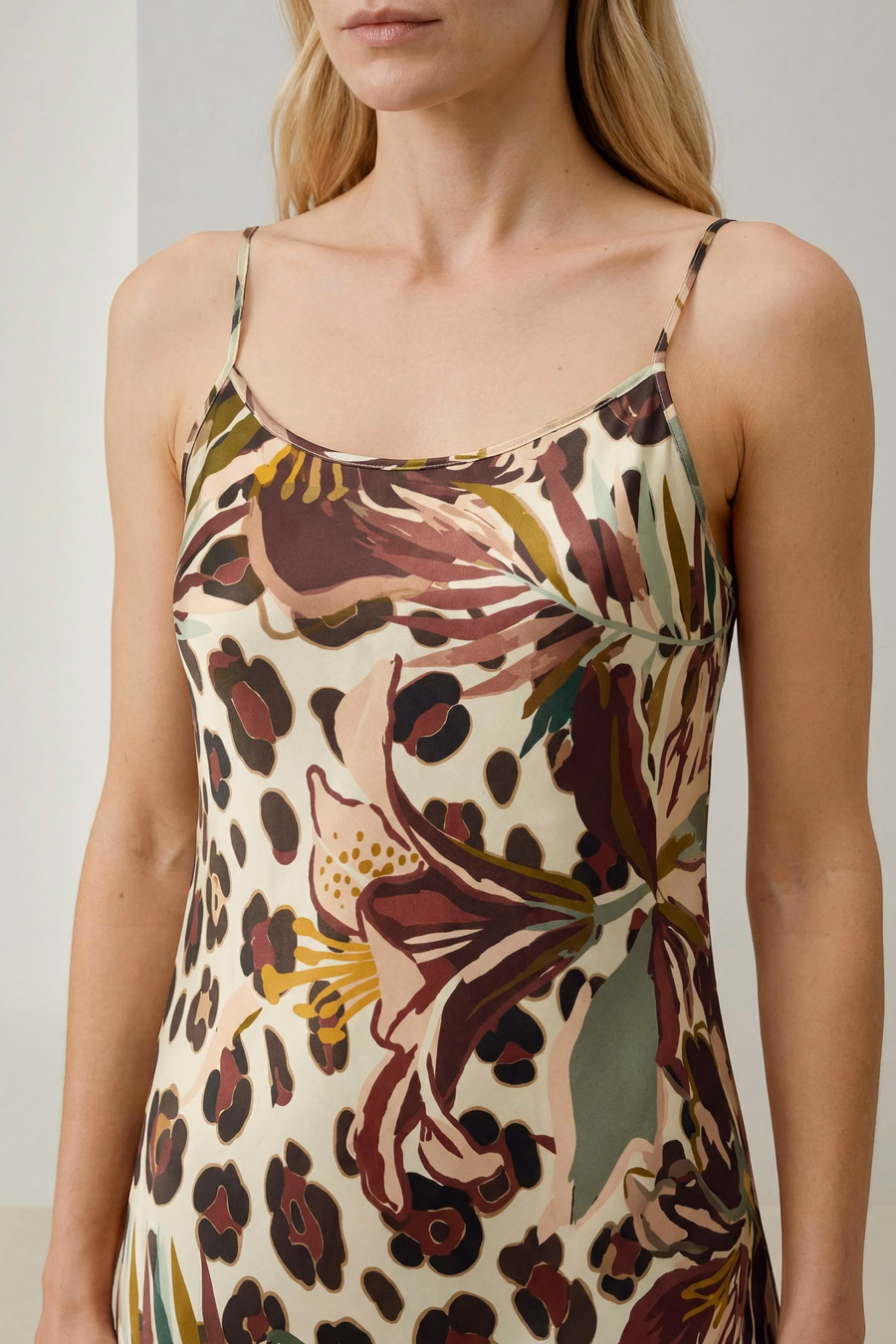 Short Feminine Silk Print Nightgown