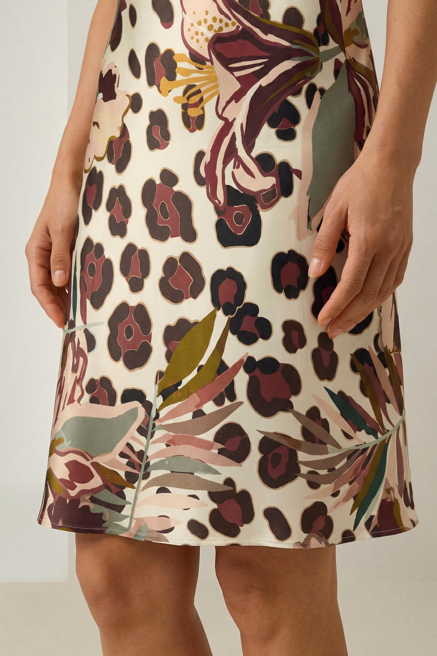 Short Feminine Silk Print Nightgown