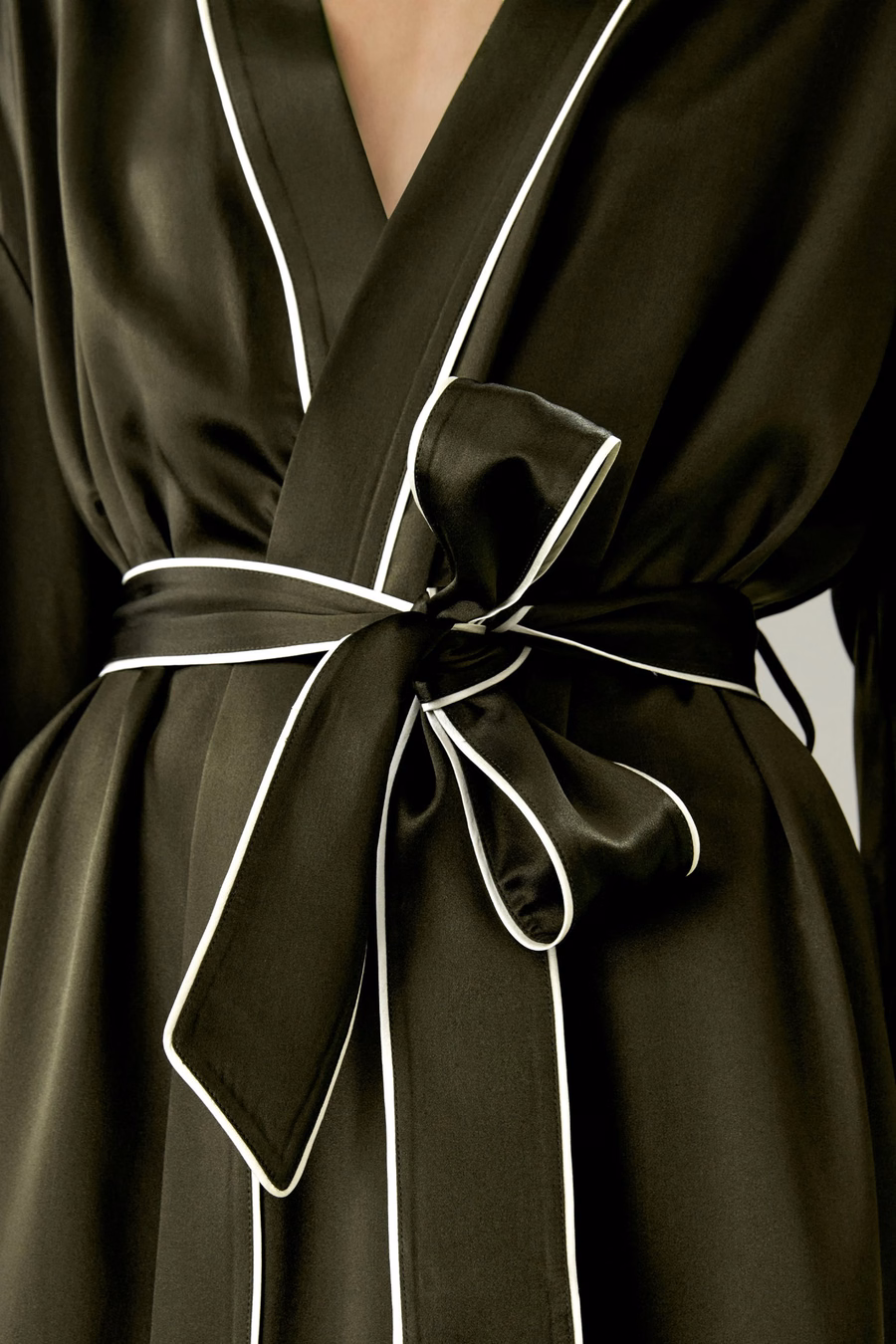 Robe Notte a Maniche Lunghe con Rifiniture a Contrasto
