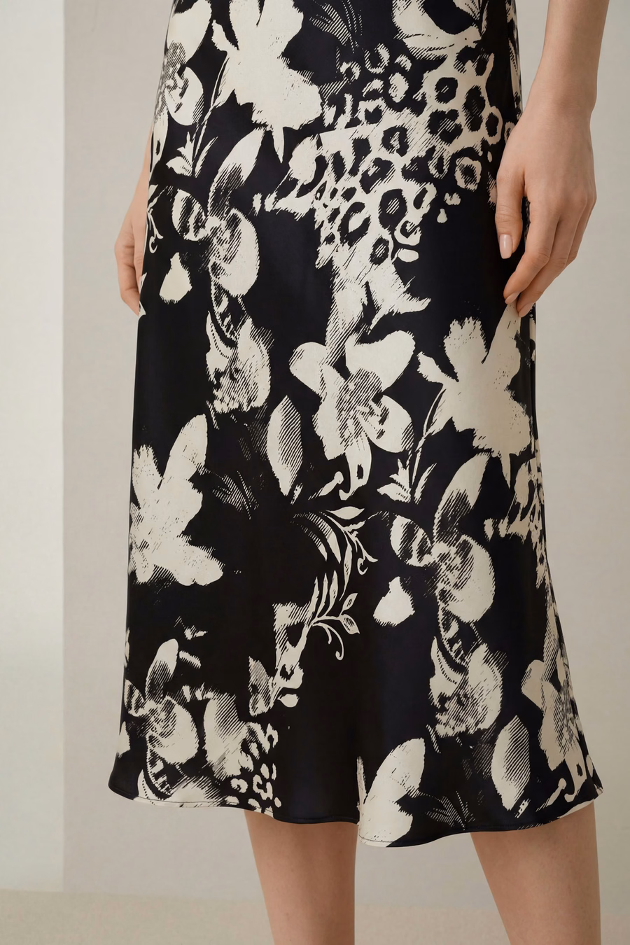 Maxi Vestito da Notte in Seta Minimalista