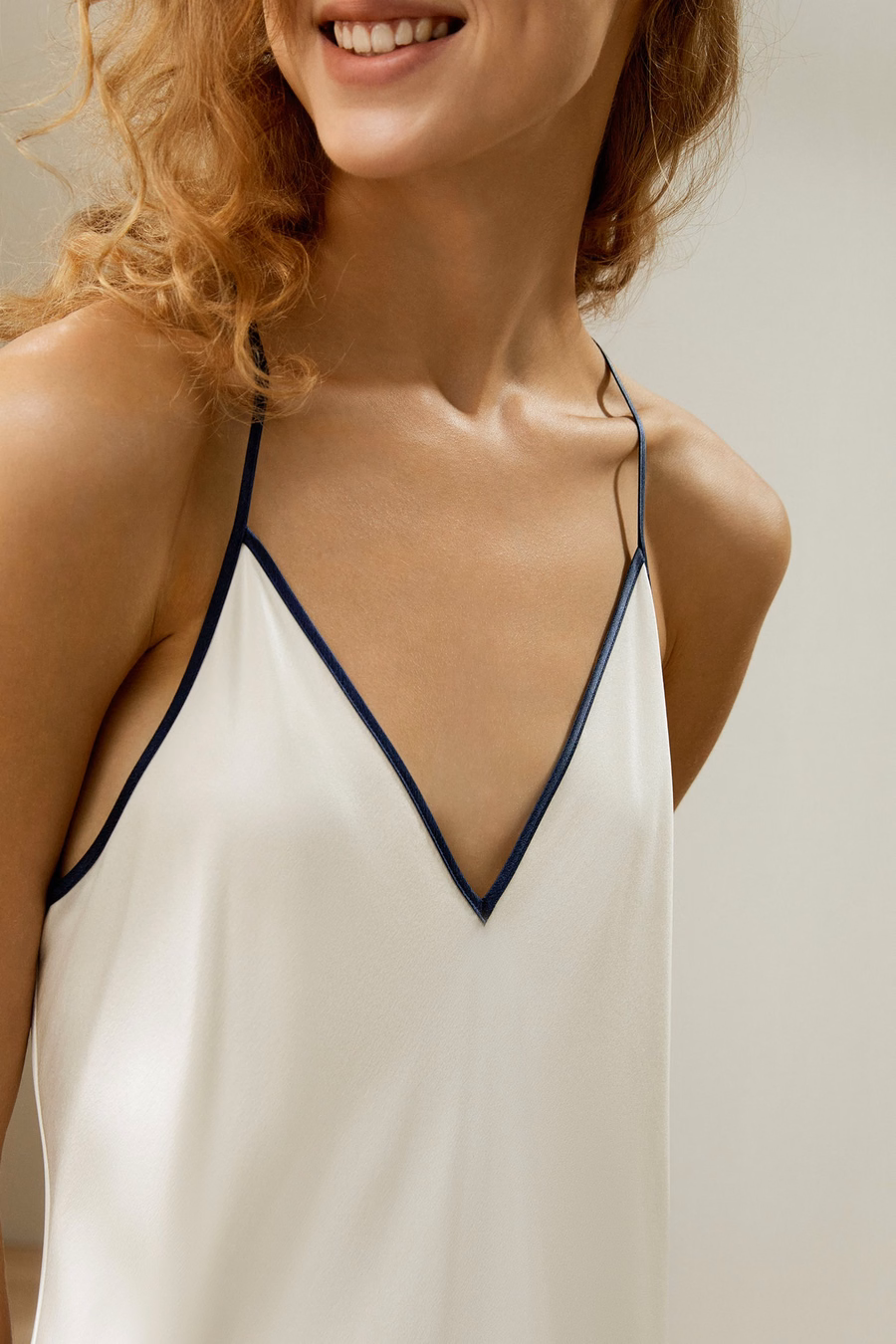 Vestito notturno maxi in seta scamosciata a contrasto