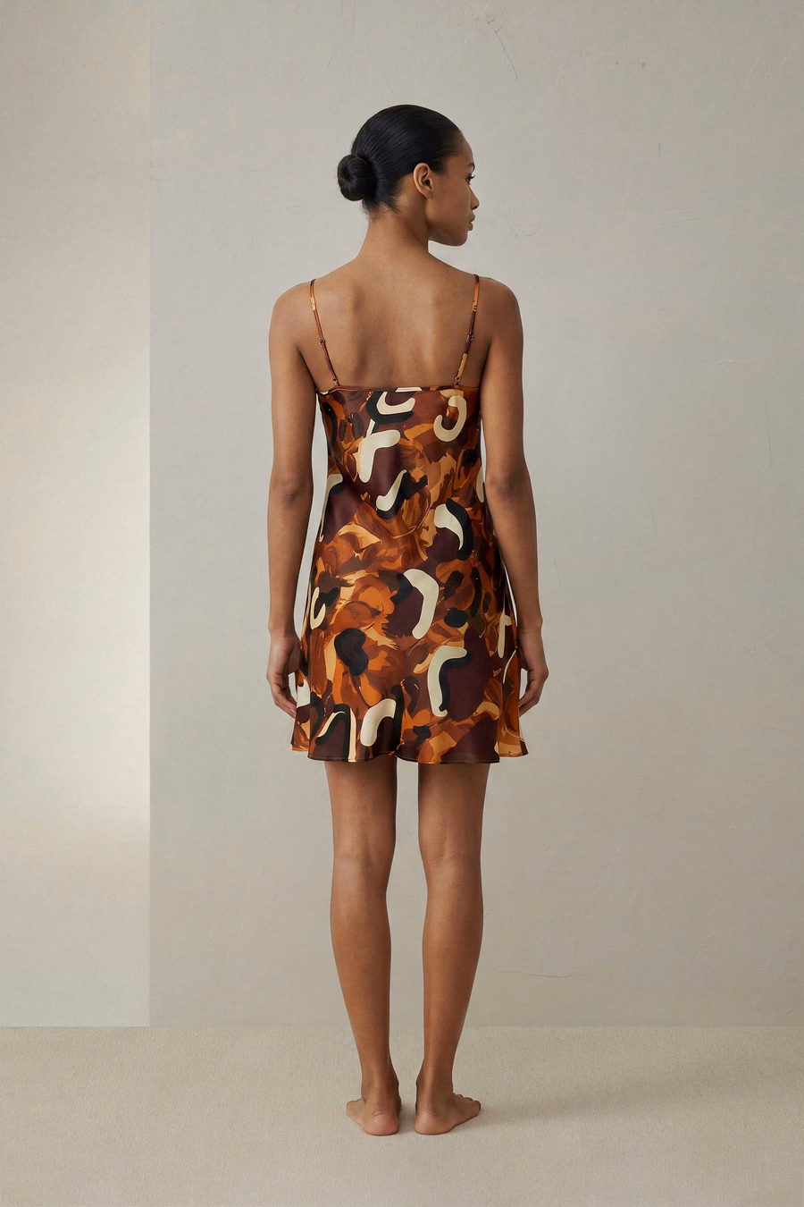 Short Feminine Silk Print Nightgown