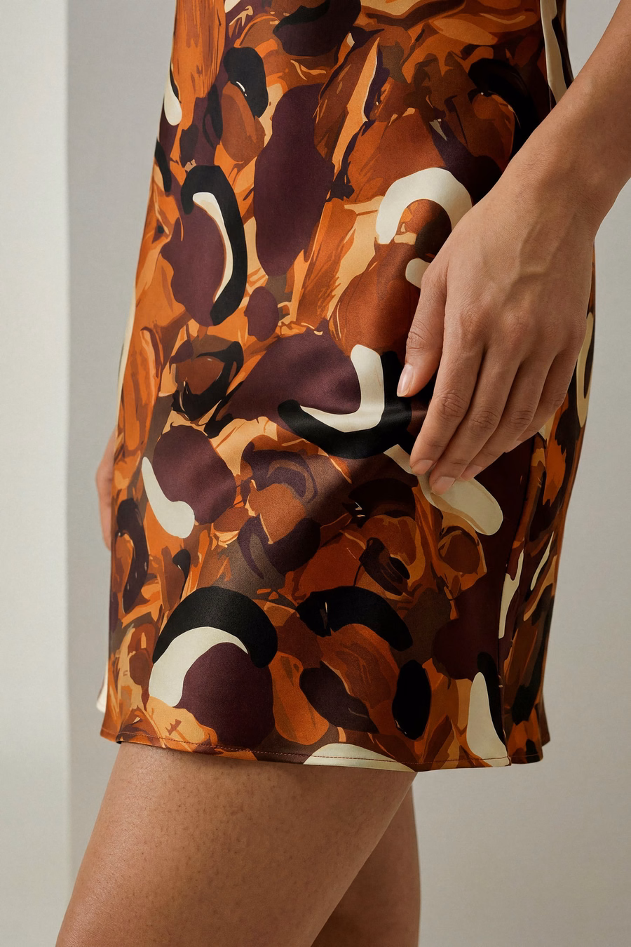 Short Feminine Silk Print Nightgown