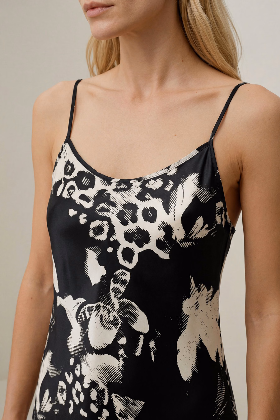 Short Feminine Silk Print Nightgown