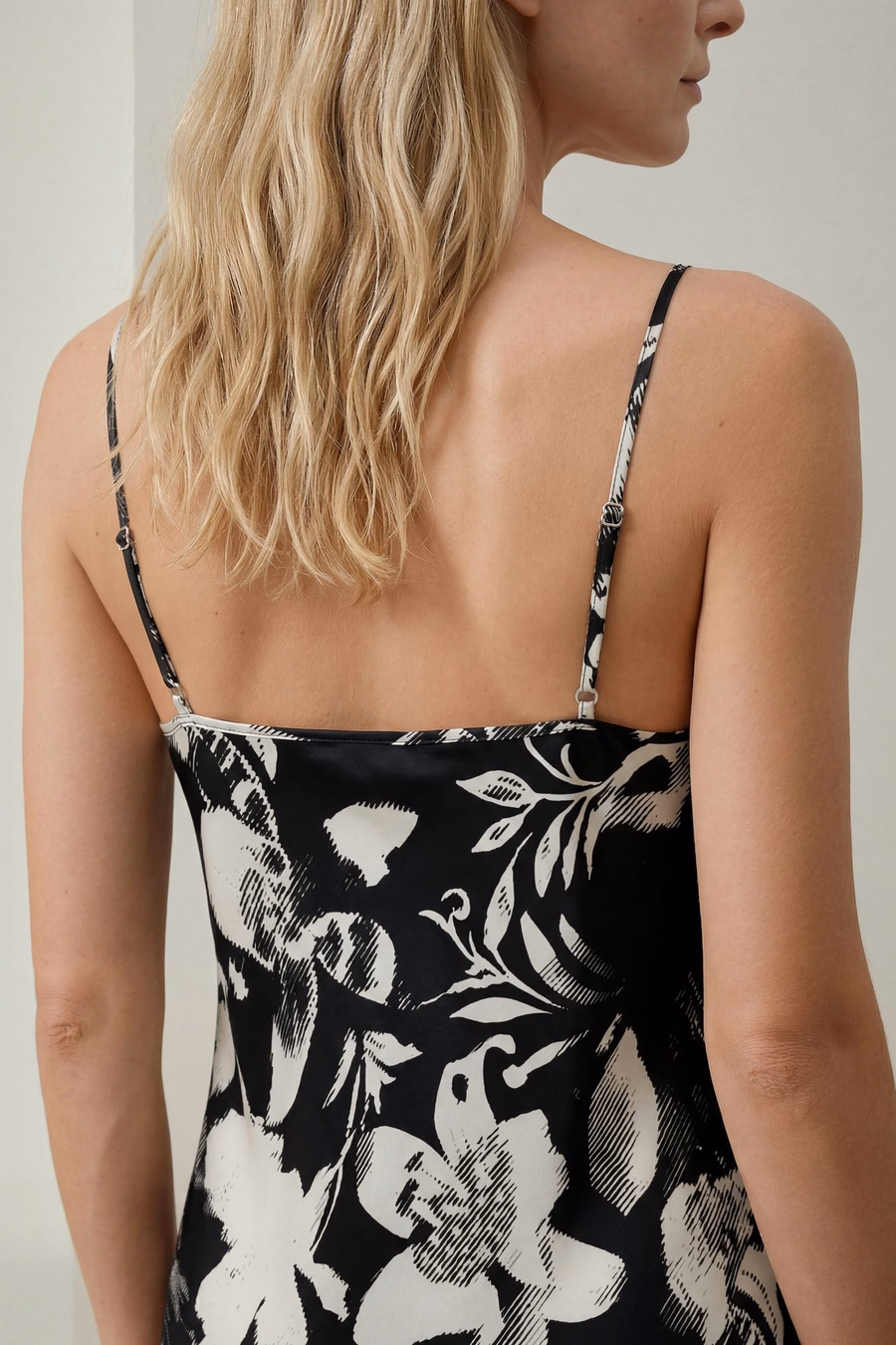 Short Feminine Silk Print Nightgown