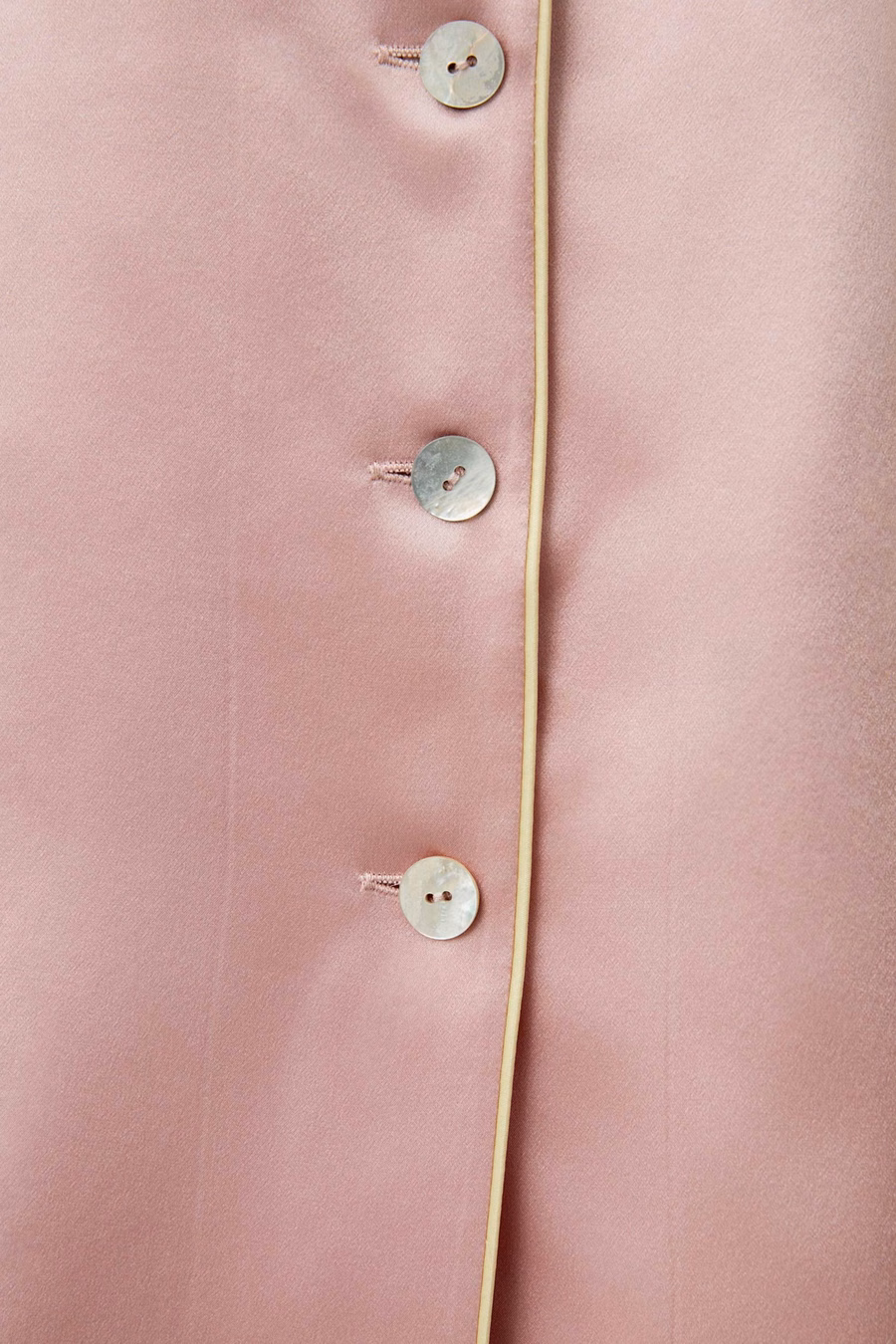 Set di pigiama in seta con piping dorato