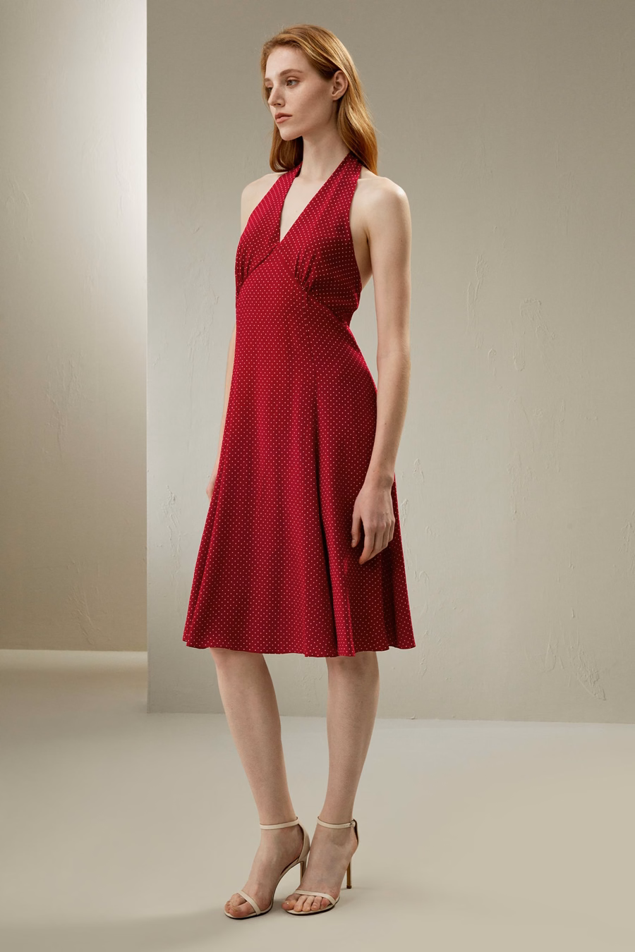 Abito in seta con scollo all'americana a pois