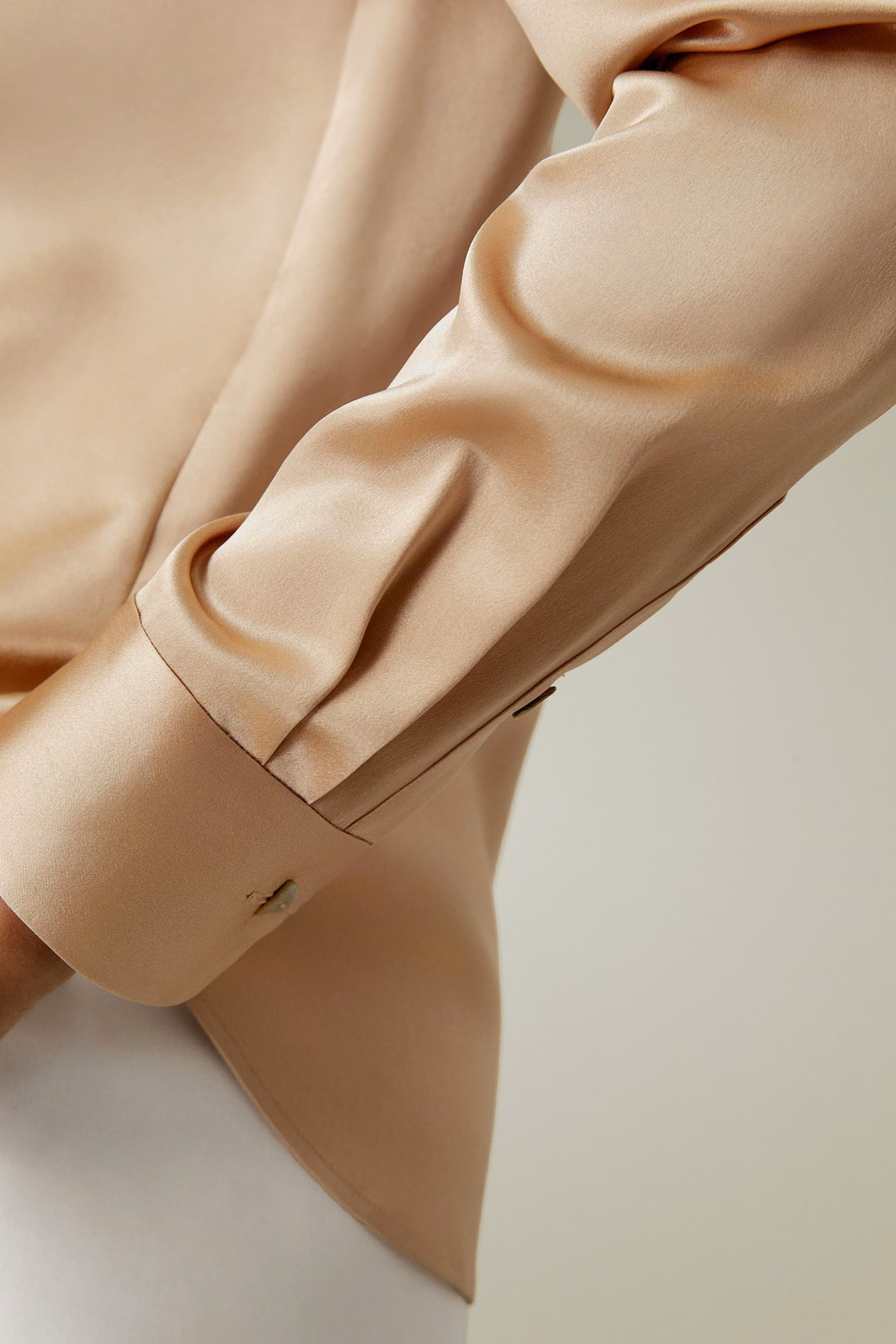 Camicia di seta con colletto a punta