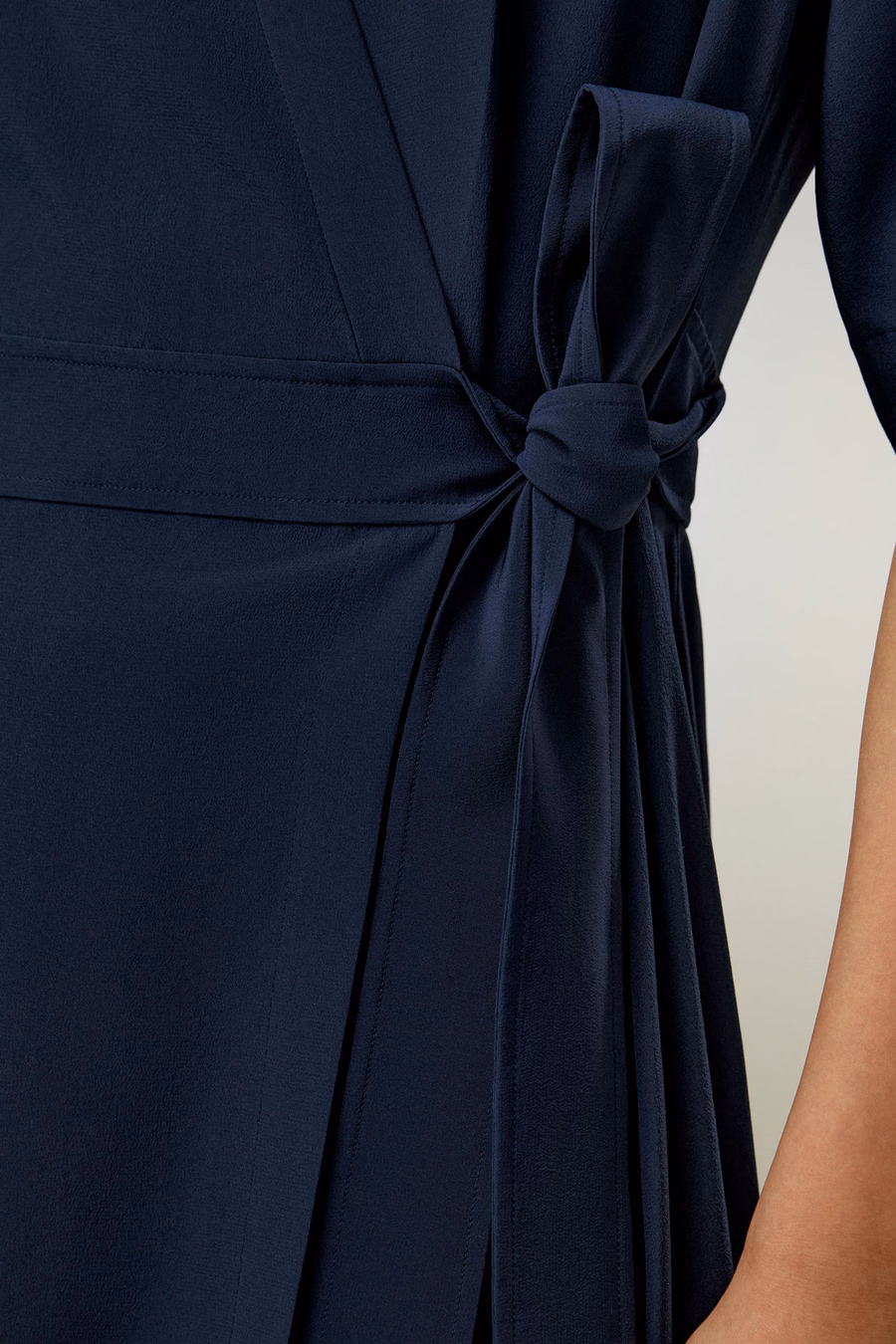 Vestito Wrap con Cravatta Frontale