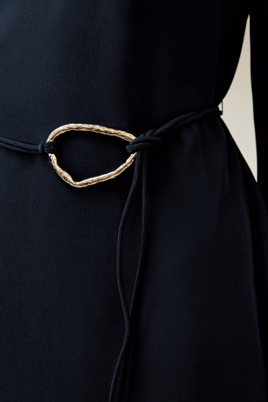Abito Midi con Collo a Barca e Cintura