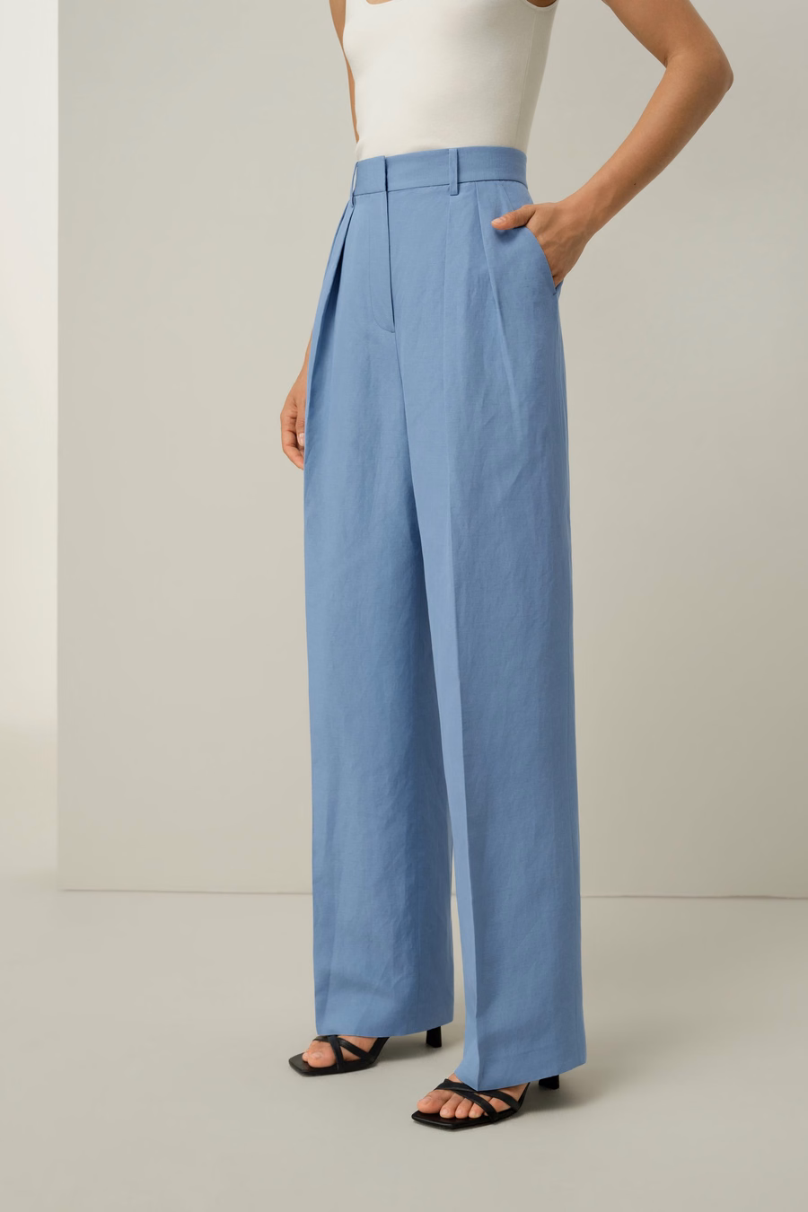Pantaloni a gamba larga in seta e lino