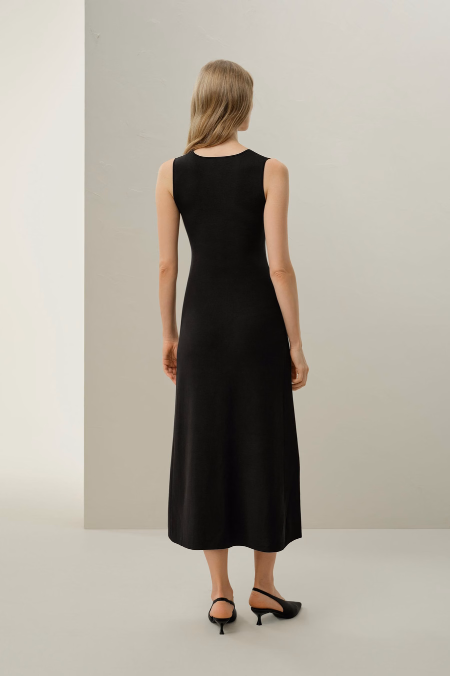 Vestito in maglia di seta-viscosa con scollo a V Soleil