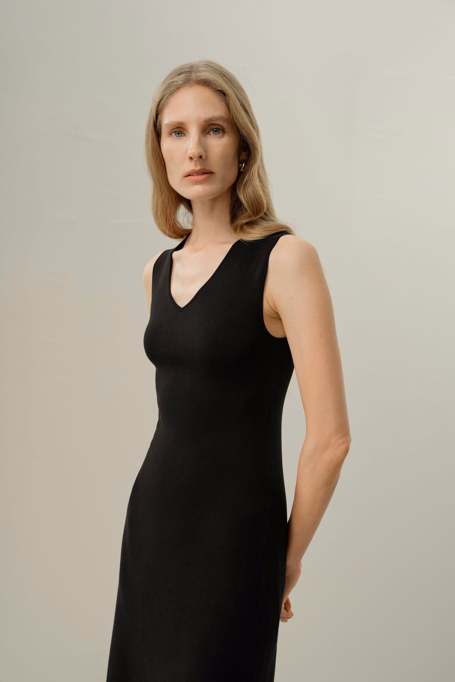 Vestito in maglia di seta-viscosa con scollo a V Soleil