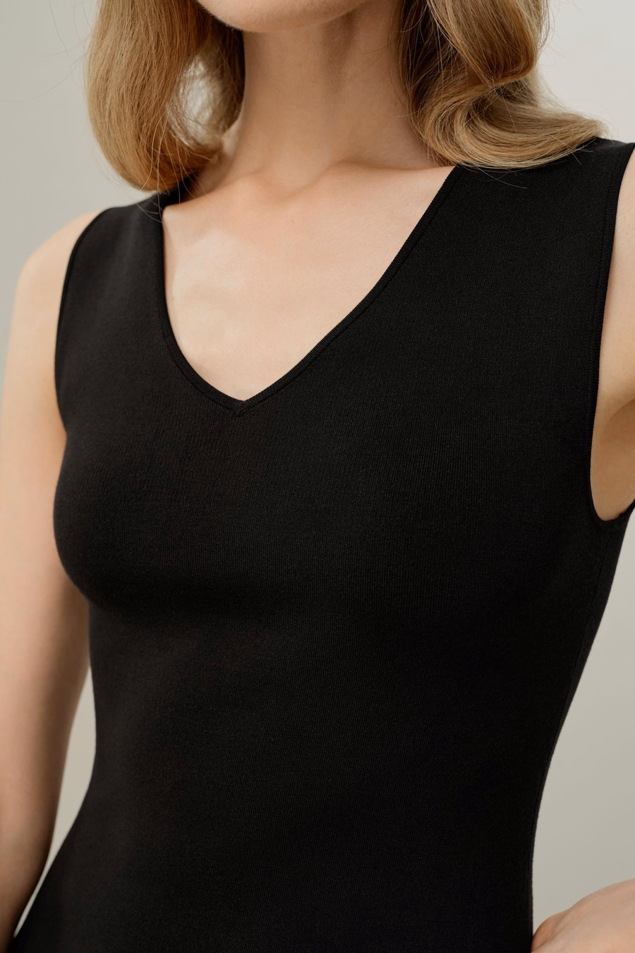 Vestito in maglia di seta-viscosa con scollo a V Soleil