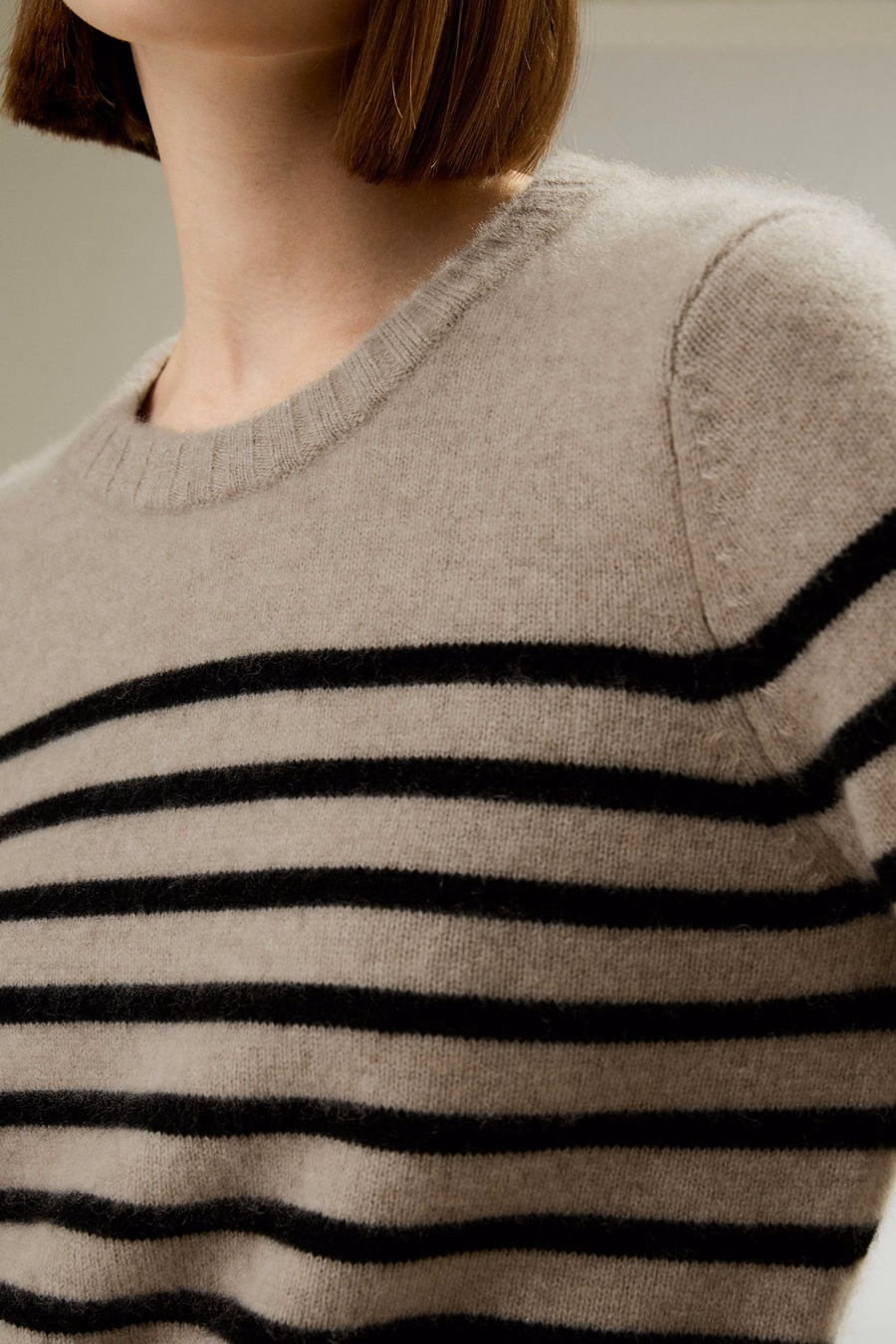 Maglione di cashmere con collo rotondo a righe