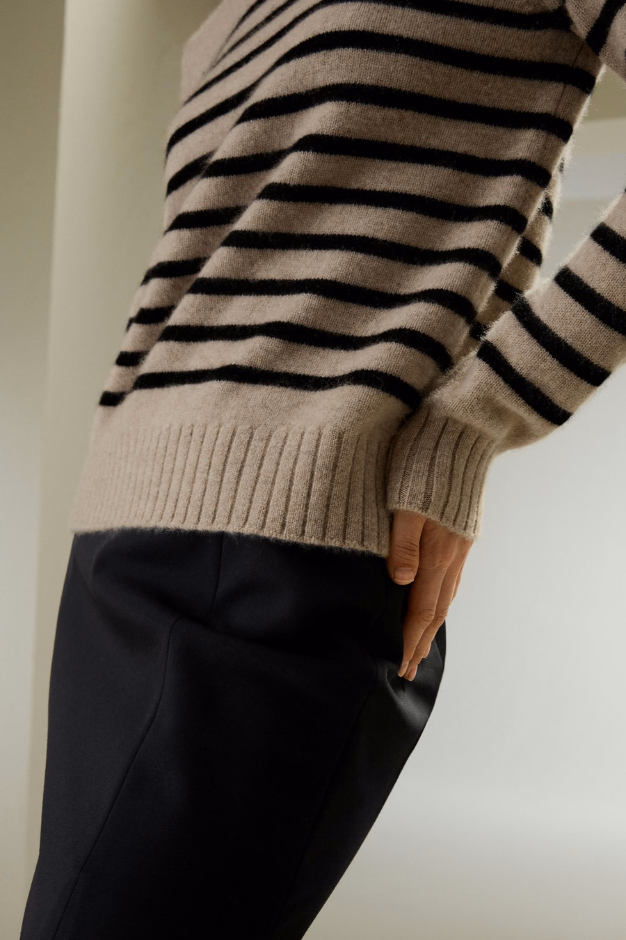 Maglione di cashmere con collo rotondo a righe